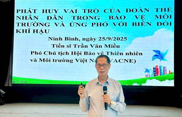 Lãnh[-]đạo[-]VACNE[-]giảng[-]bài[-]tại[-]lớp[-]tập[-]huấn[-]ở[-]tỉnh[-]Ninh[-]Bình